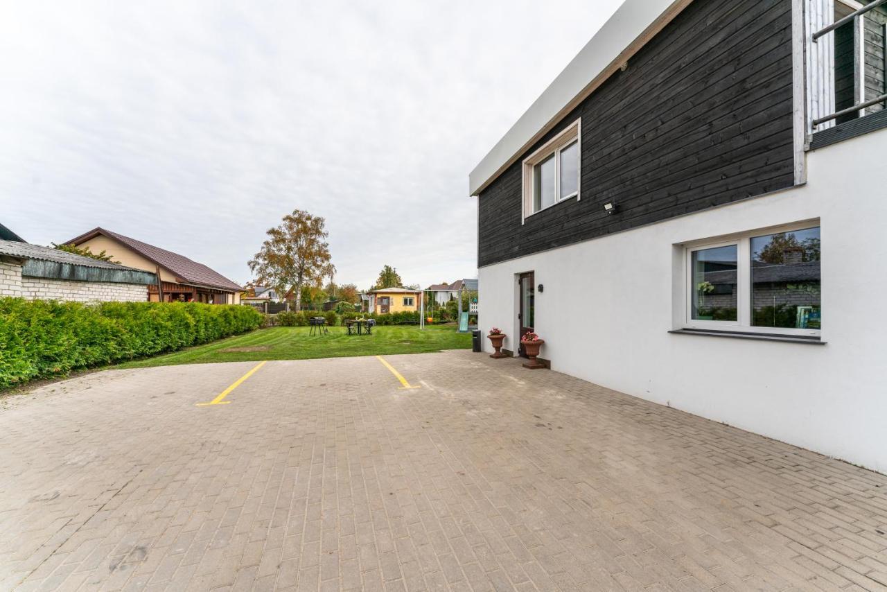 Family Garden With Free Private Parking & Playground * Рига