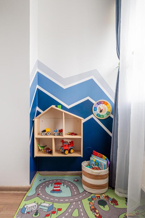 Апартаменты Family Garden With Free Private Parking & Playground