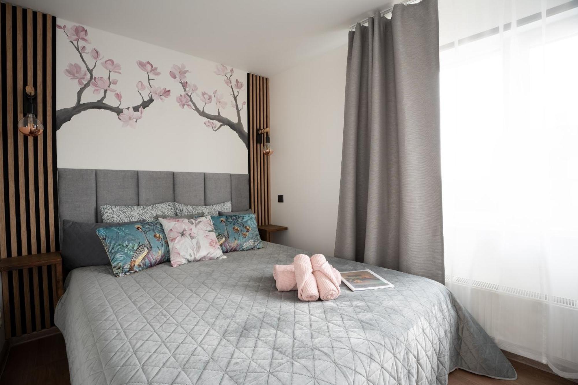 Family Garden With Free Private Parking & Playground Рига