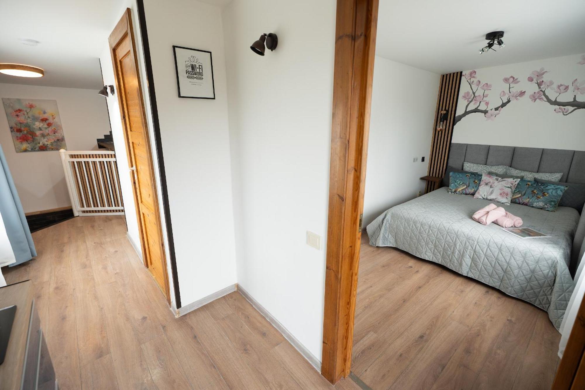 Family Garden With Free Private Parking & Playground