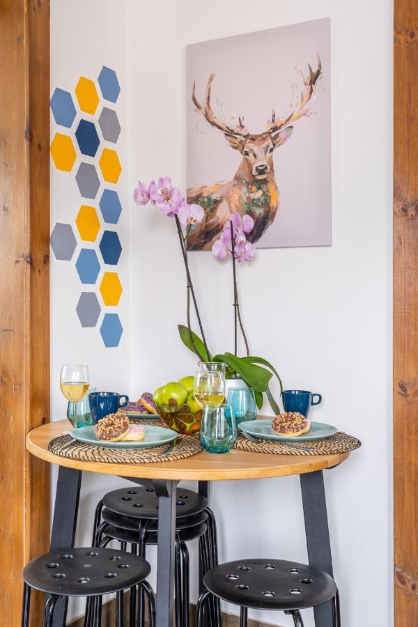 Family Garden With Free Private Parking & Playground Appartement Riga