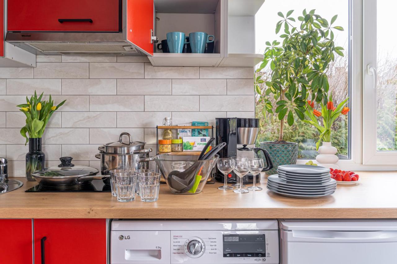 Family Garden With Free Private Parking & Playground Appartement Riga
