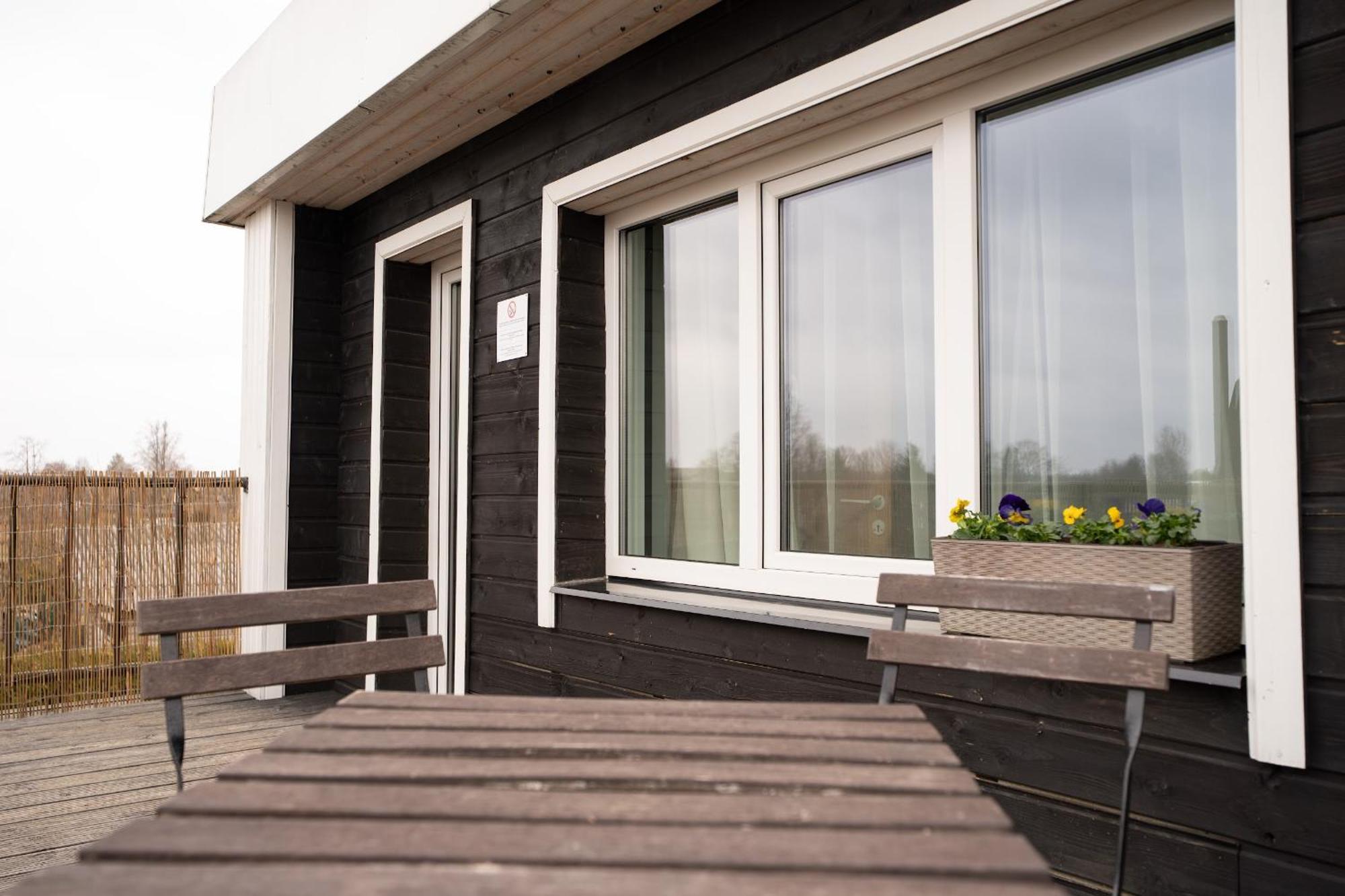 Family Garden With Free Private Parking & Playground Appartement